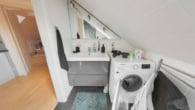 Duschbad - Wohntraum in Ricklingen: 2,5-Zimmer-Dachgeschosswohnung mit Loggia & 2 Bädern!