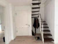 Eingang und Treppe zur Galerie