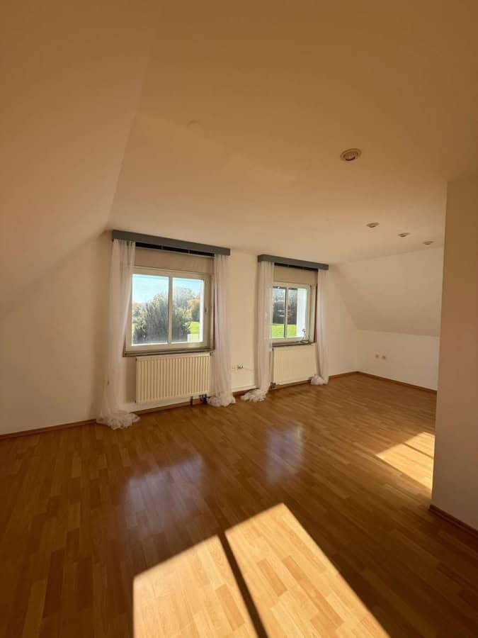 Schlafzimmer mit Laminatboden