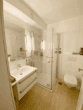 Gäste WC mit Dusche - Schöne 3 Zimmerwohnung mit Sonnenterrassen in bester Wohnlage von Kirchrode!