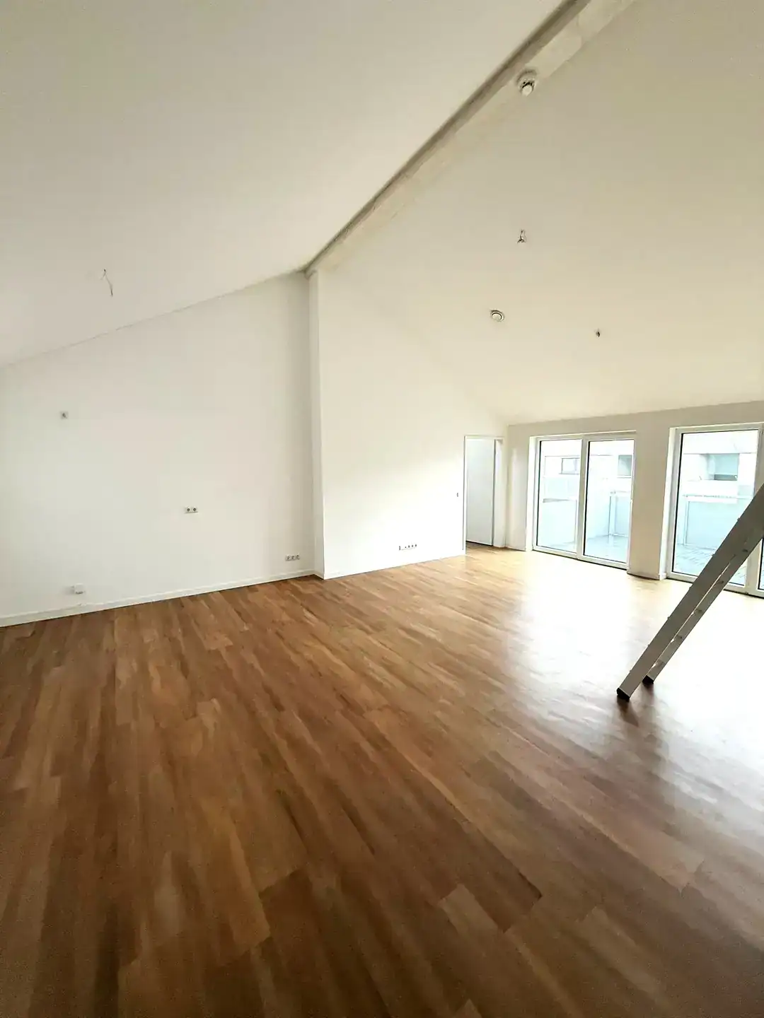 Loftstil! 3-Zimmer-Dachgeschoss Wohnung mit Südbalkon in ruhiger Lage Sehnde/Höver!, 31319 Sehnde, Dachgeschosswohnung