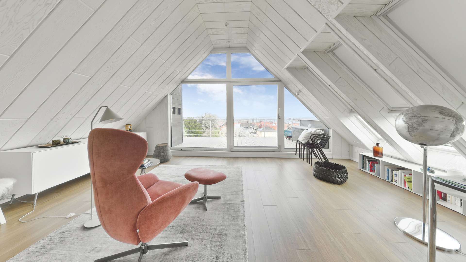 Exklusive Maisonette mit Kamin, Garage, drei Balkonen, Weitblick u. außergewöhnlicher Großzügigkeit!, 30890 Barsinghausen, Maisonettewohnung
