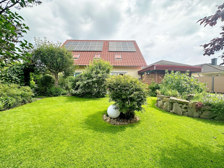 Hausansicht Garten