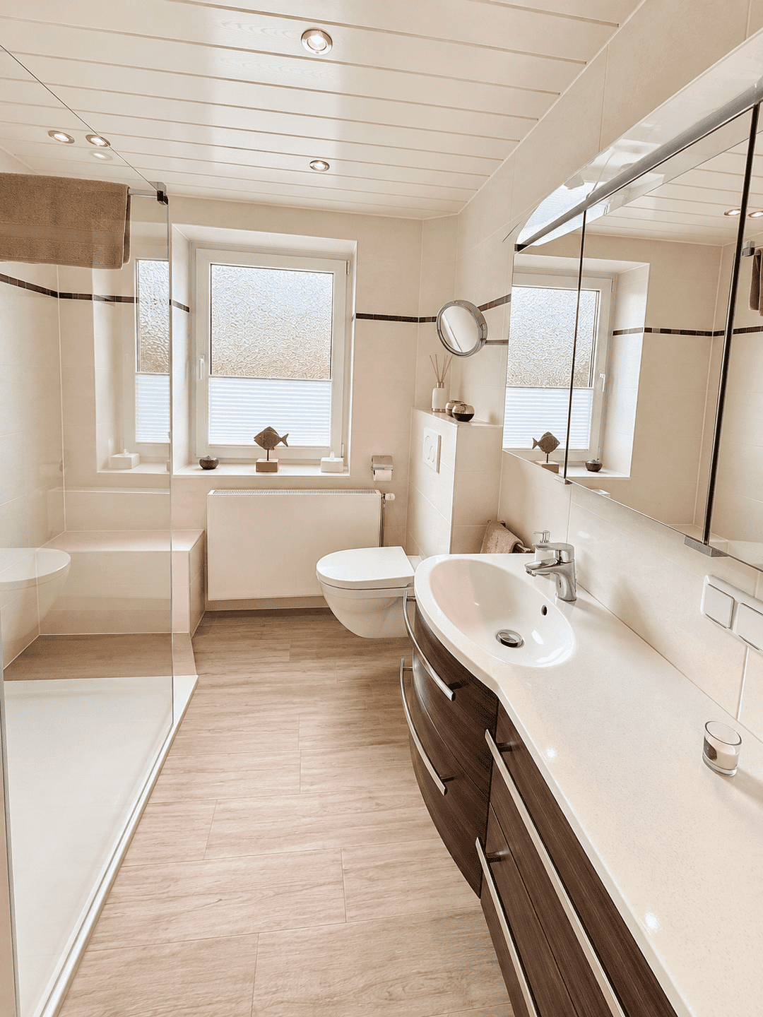 Modernes Badezimmer