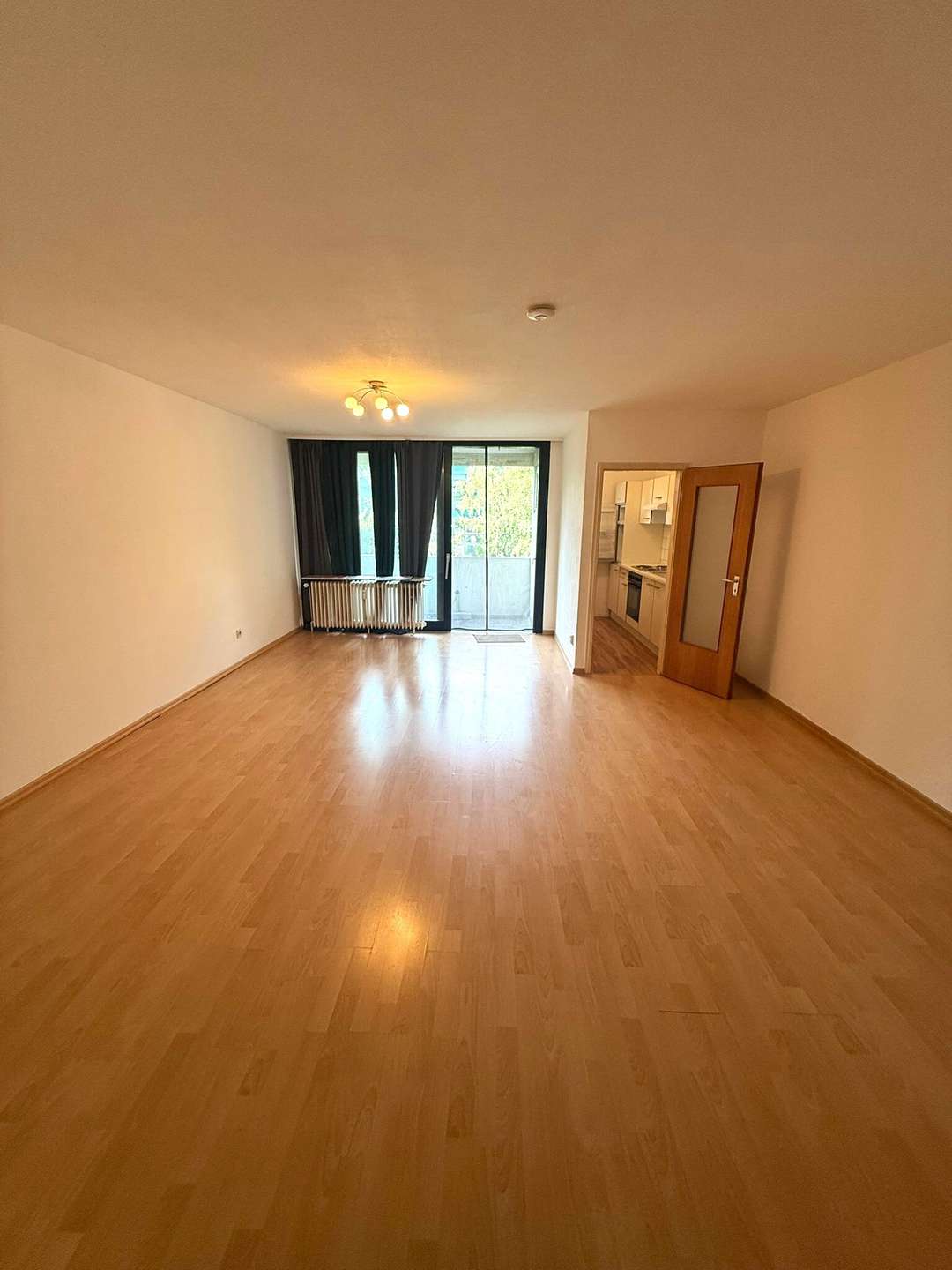 Smarte 1-Zimmerwohnung mit Balkon und Einbauküche nähe MHH!, 30625 Hannover, Etagenwohnung